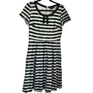 Karl Lagerfeld Paris Women's Black White Striped Dress Size 6 Short Sleeve Flora